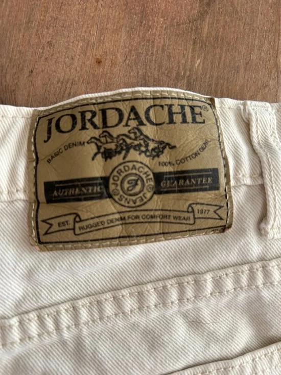 Vintage 90’s Jordache Cream High-Waist Denim Shorts - Picture 4 of 12